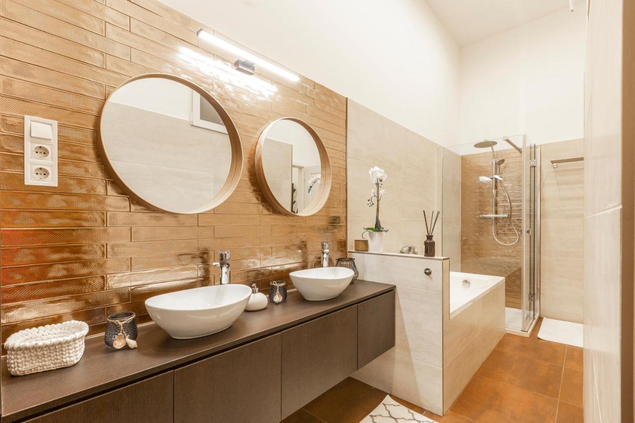 Stylish Luxury Apartment By Anna Budapest Eksteriør billede
