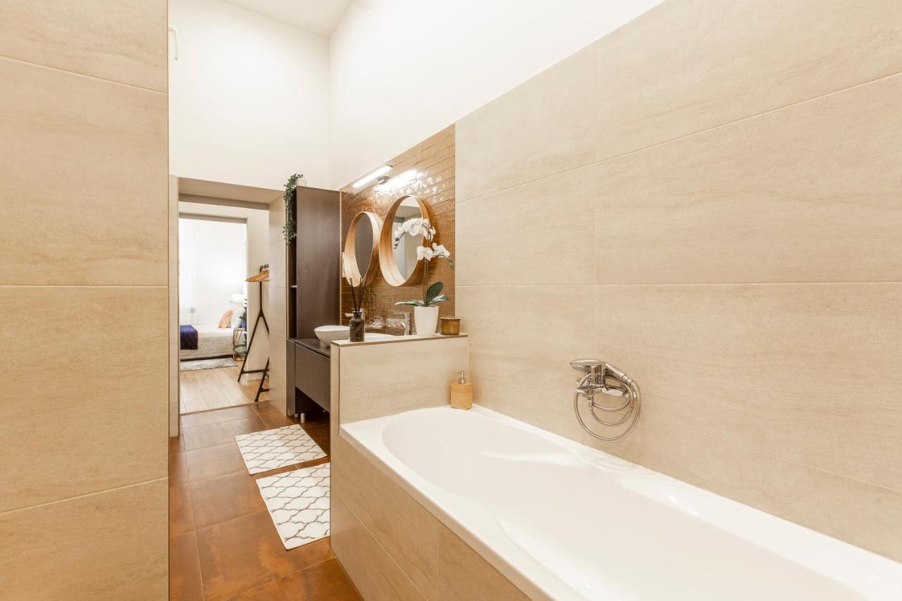 Stylish Luxury Apartment By Anna Budapest Eksteriør billede