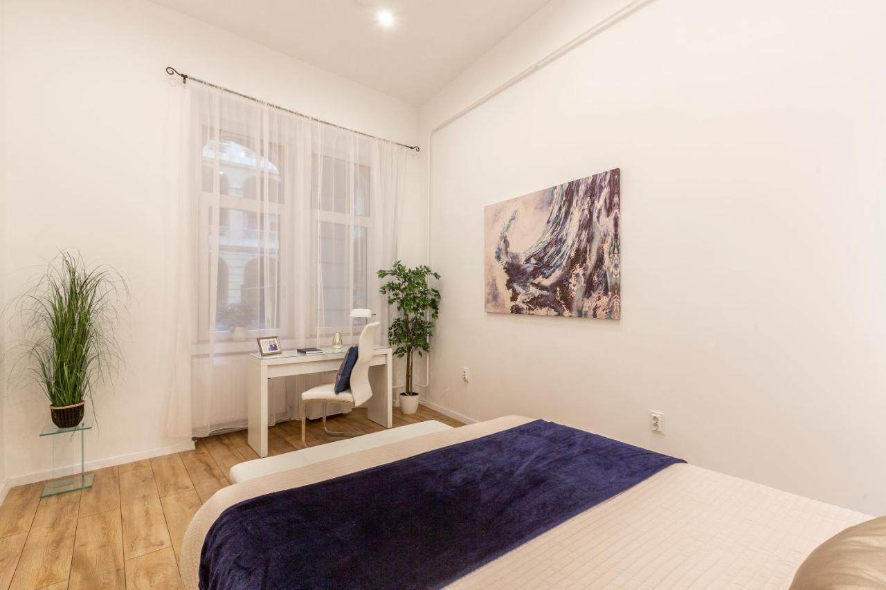 Stylish Luxury Apartment By Anna Budapest Eksteriør billede