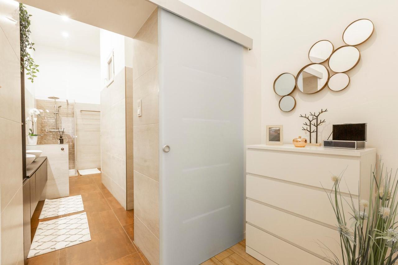 Stylish Luxury Apartment By Anna Budapest Eksteriør billede