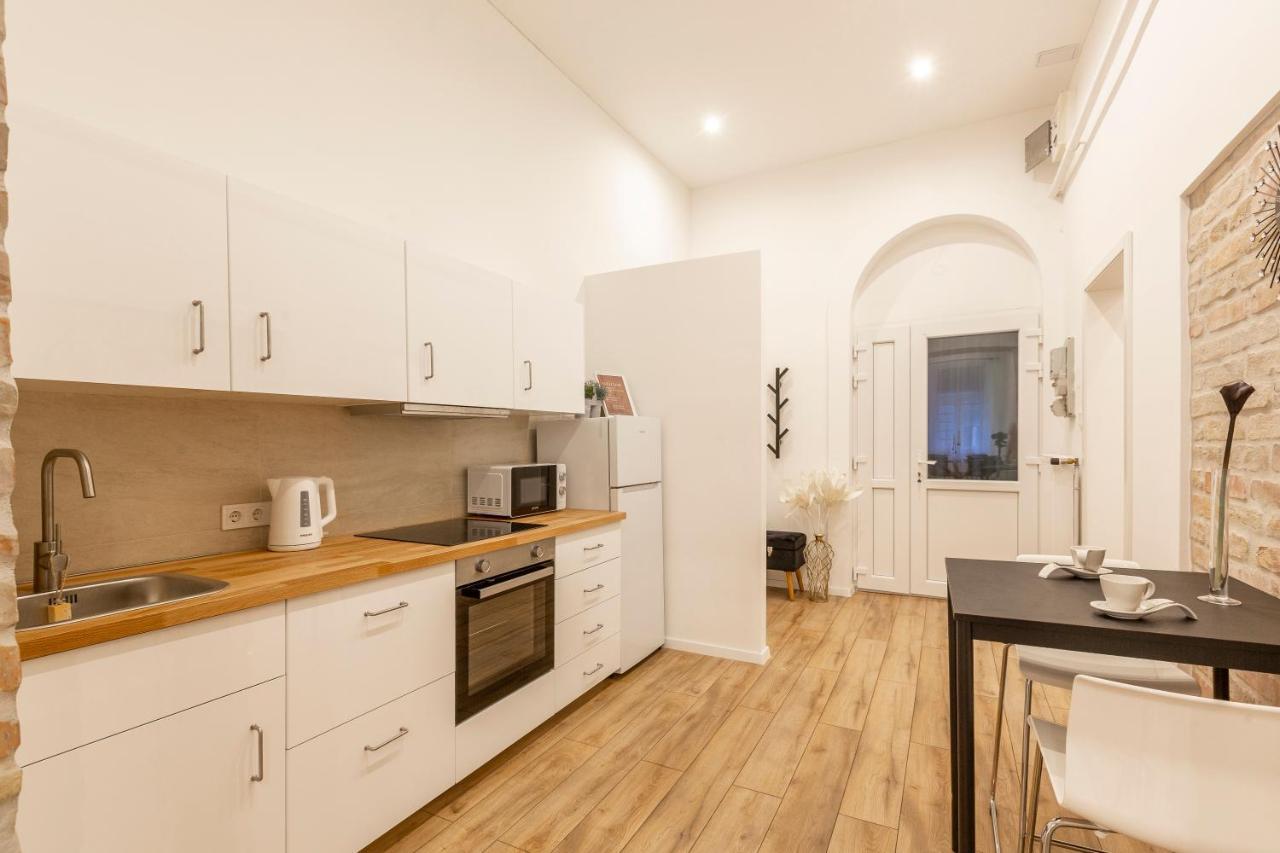 Stylish Luxury Apartment By Anna Budapest Eksteriør billede