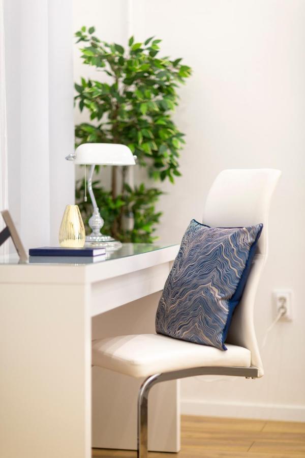 Stylish Luxury Apartment By Anna Budapest Eksteriør billede