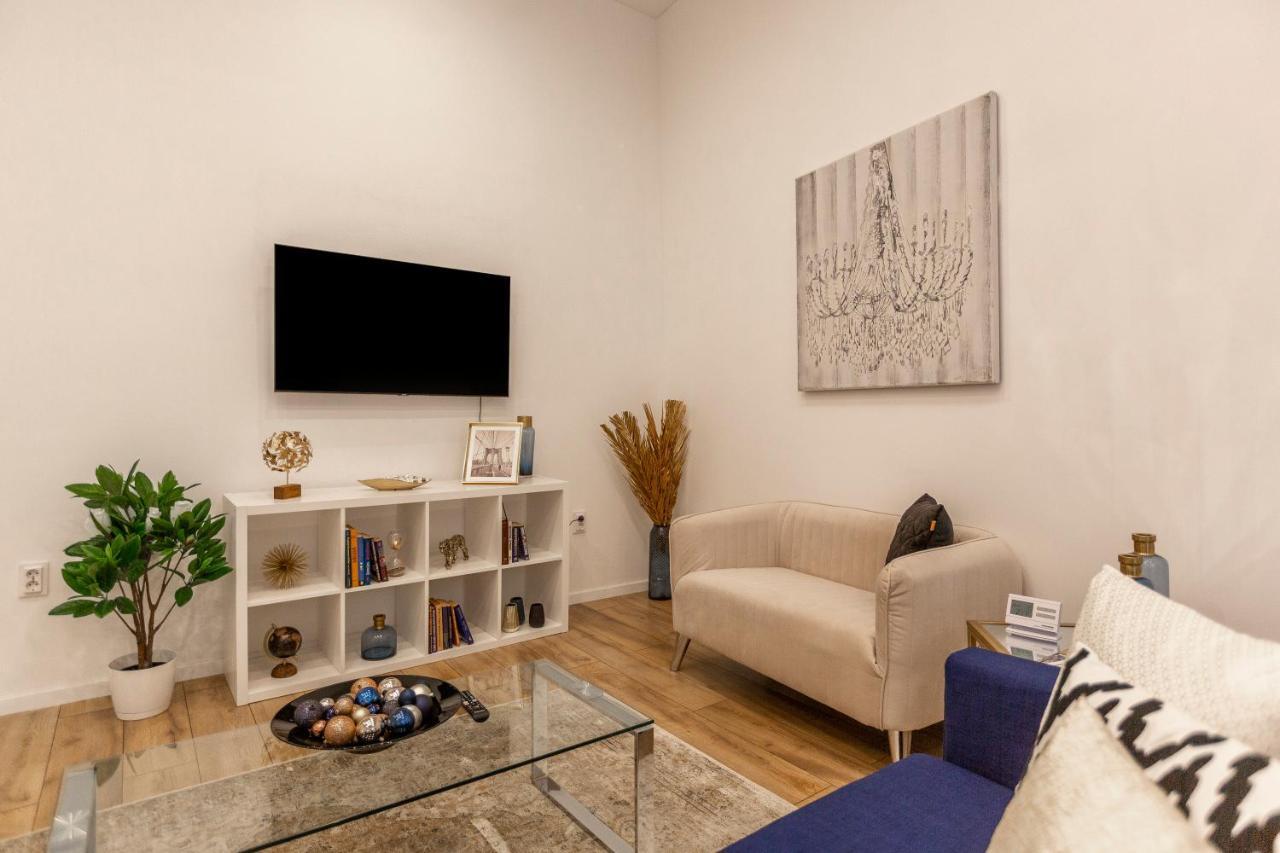 Stylish Luxury Apartment By Anna Budapest Eksteriør billede