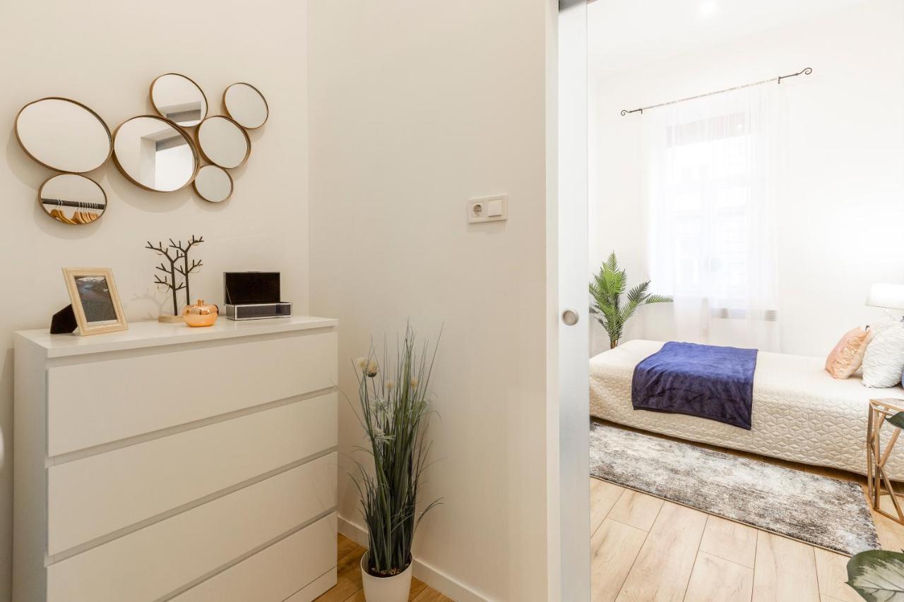 Stylish Luxury Apartment By Anna Budapest Eksteriør billede