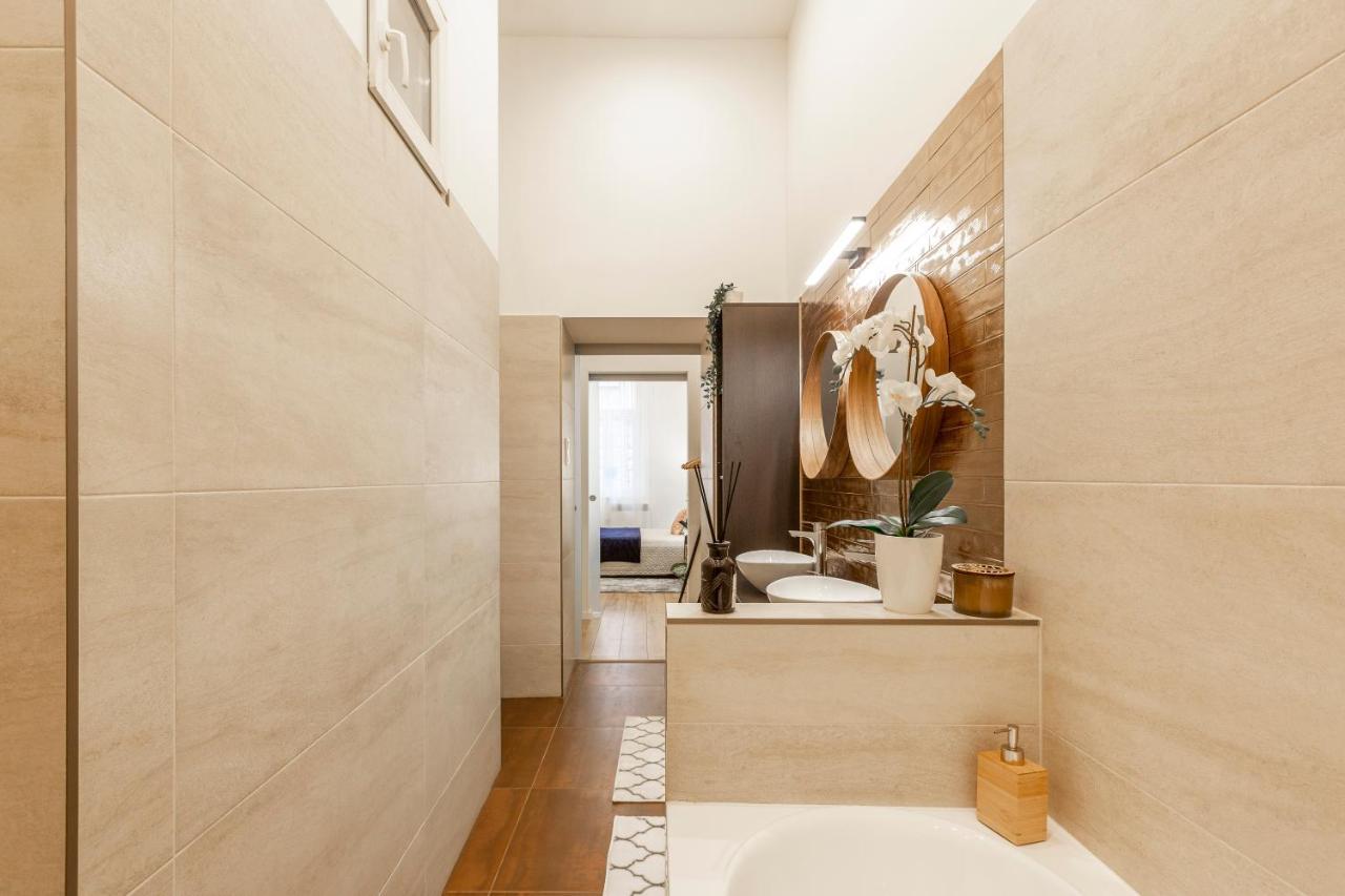 Stylish Luxury Apartment By Anna Budapest Eksteriør billede