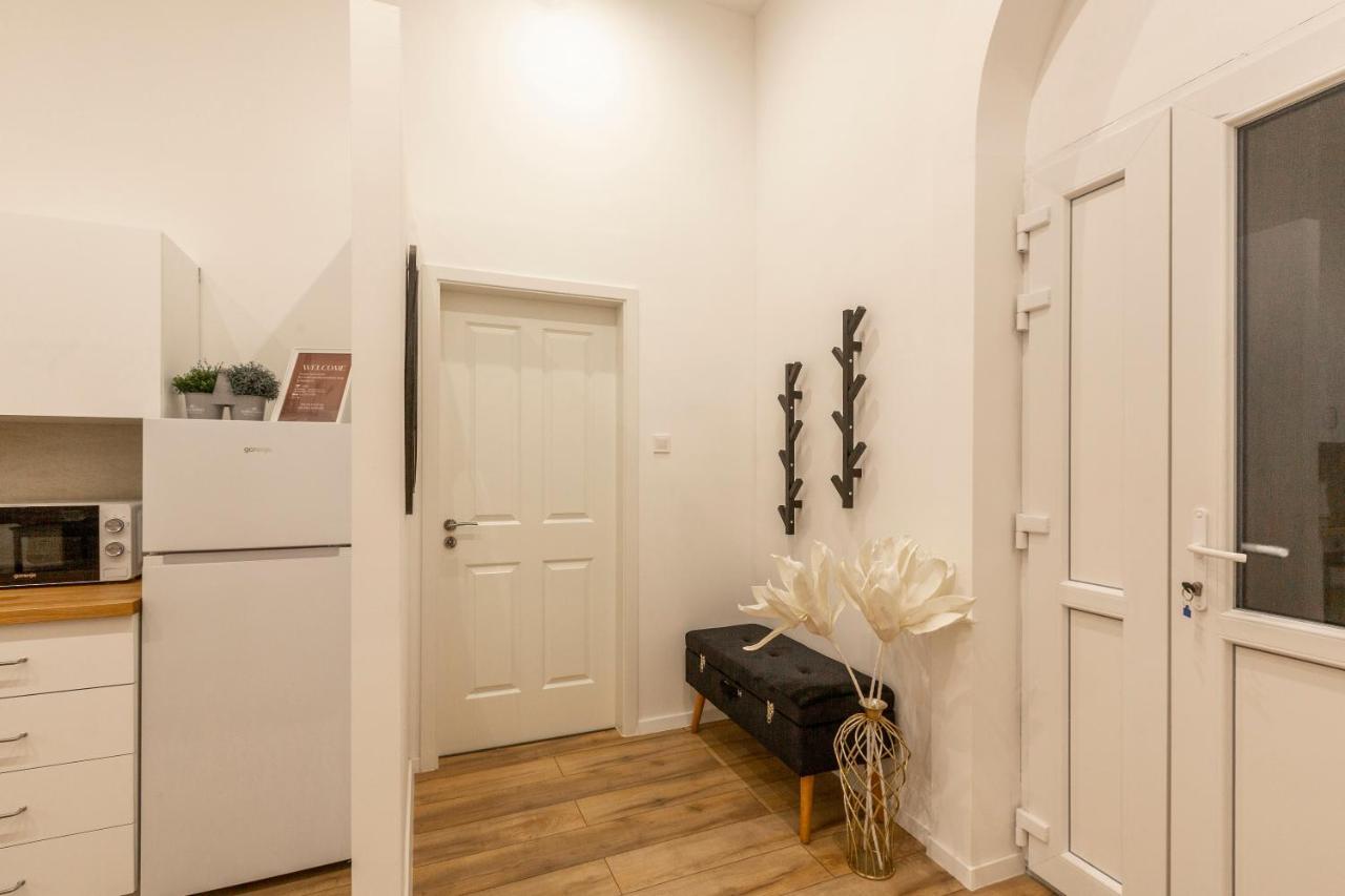 Stylish Luxury Apartment By Anna Budapest Eksteriør billede